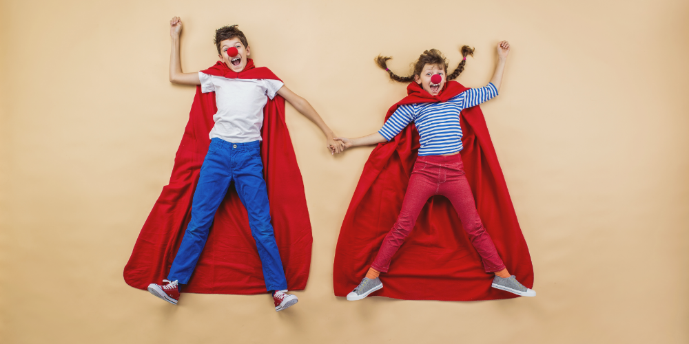 bambini vestiti da supereroi